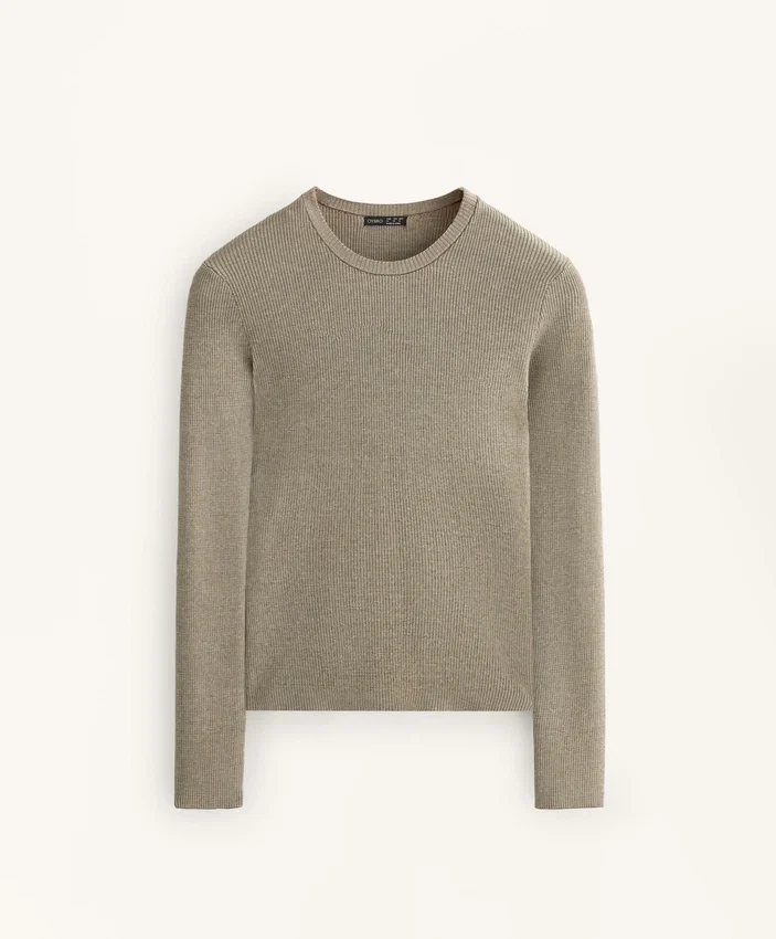Strukturiertes Strick-T-Shirt als Unterhemd Strukturiertes Strick-T-Shirt als Unterhemd