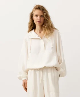 Sweatshirt mit halbem Reissverschluss, Fronttasche, aus einer Mischung aus Lyocell und 24 % Leinen Sweatshirt mit halbem Reissverschluss, Fronttasche, aus einer Mischung aus Lyocell und 24 % Leinen