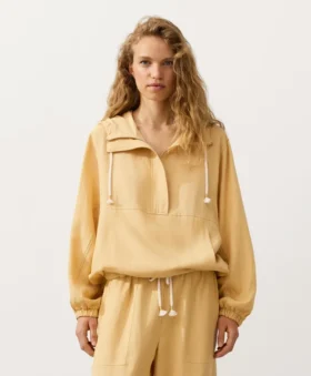 Sweatshirt mit halbem Reissverschluss, Fronttasche, aus einer Mischung aus Lyocell und 24 % Leinen Sweatshirt mit halbem Reissverschluss, Fronttasche, aus einer Mischung aus Lyocell und 24 % Leinen