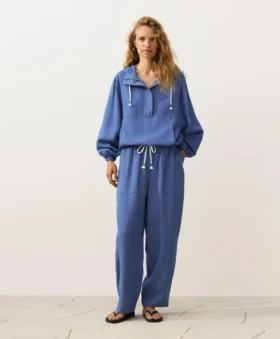Sweatshirt mit halbem Reissverschluss, Fronttasche, aus einer Mischung aus Lyocell und 24 % Leinen Sweatshirt mit halbem Reissverschluss, Fronttasche, aus einer Mischung aus Lyocell und 24 % Leinen