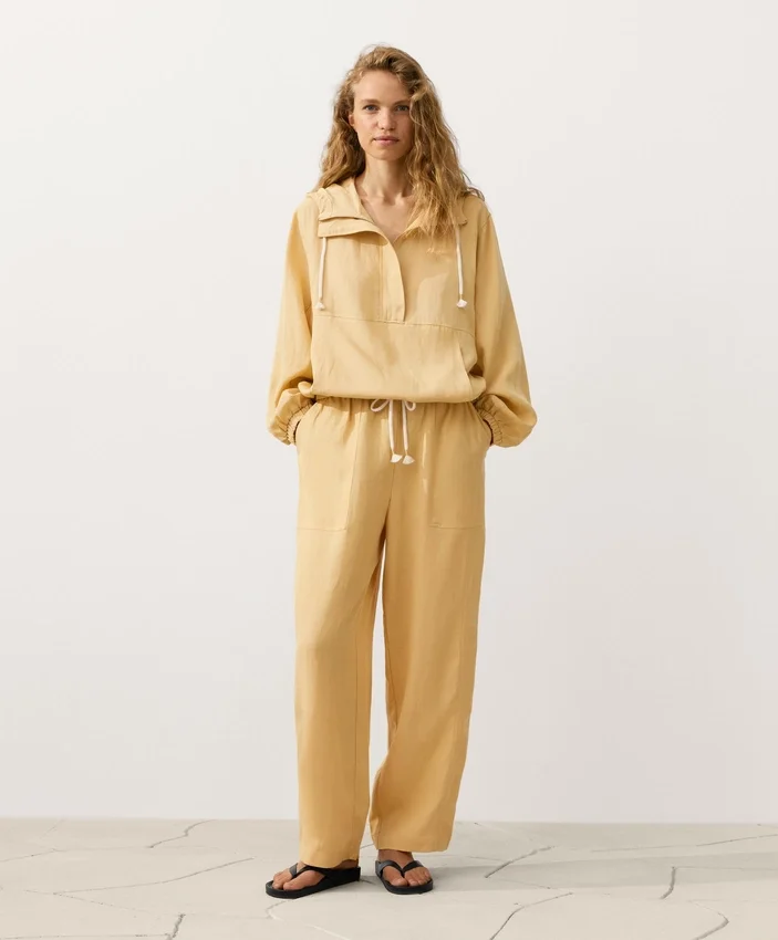 Gerade Hose aus Lyocell-Mischung und 24 % Leinen Gerade Hose aus Lyocell-Mischung und 24 % Leinen