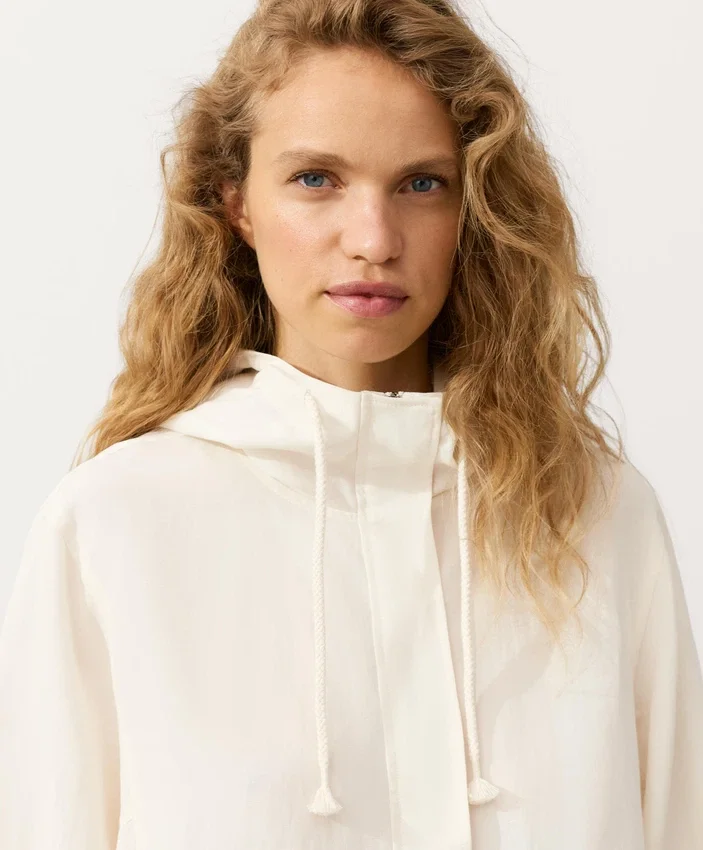 Sweatshirt mit halbem Reissverschluss, Fronttasche, aus einer Mischung aus Lyocell und 24 % Leinen Sweatshirt mit halbem Reissverschluss, Fronttasche, aus einer Mischung aus Lyocell und 24 % Leinen