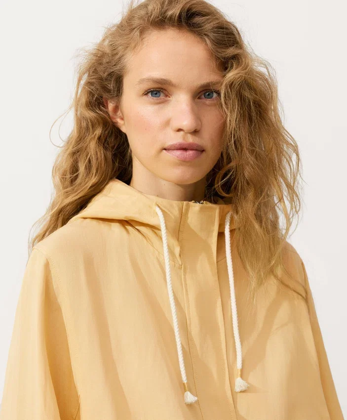 Sweatshirt mit halbem Reissverschluss, Fronttasche, aus einer Mischung aus Lyocell und 24 % Leinen Sweatshirt mit halbem Reissverschluss, Fronttasche, aus einer Mischung aus Lyocell und 24 % Leinen