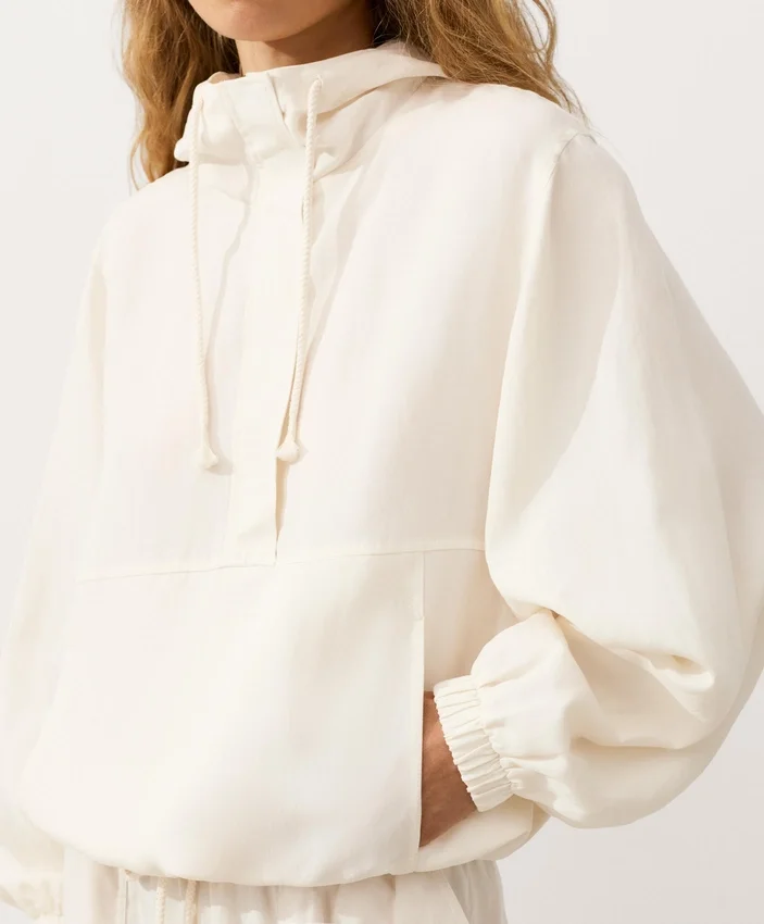 Sweatshirt mit halbem Reissverschluss, Fronttasche, aus einer Mischung aus Lyocell und 24 % Leinen Sweatshirt mit halbem Reissverschluss, Fronttasche, aus einer Mischung aus Lyocell und 24 % Leinen