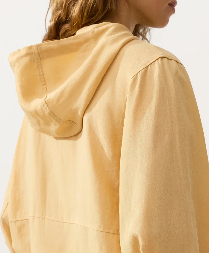Sweatshirt mit halbem Reissverschluss, Fronttasche, aus einer Mischung aus Lyocell und 24 % Leinen Sweatshirt mit halbem Reissverschluss, Fronttasche, aus einer Mischung aus Lyocell und 24 % Leinen