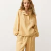 Sweatshirt mit halbem Reissverschluss, Fronttasche, aus einer Mischung aus Lyocell und 24 % Leinen Sweatshirt mit halbem Reissverschluss, Fronttasche, aus einer Mischung aus Lyocell und 24 % Leinen