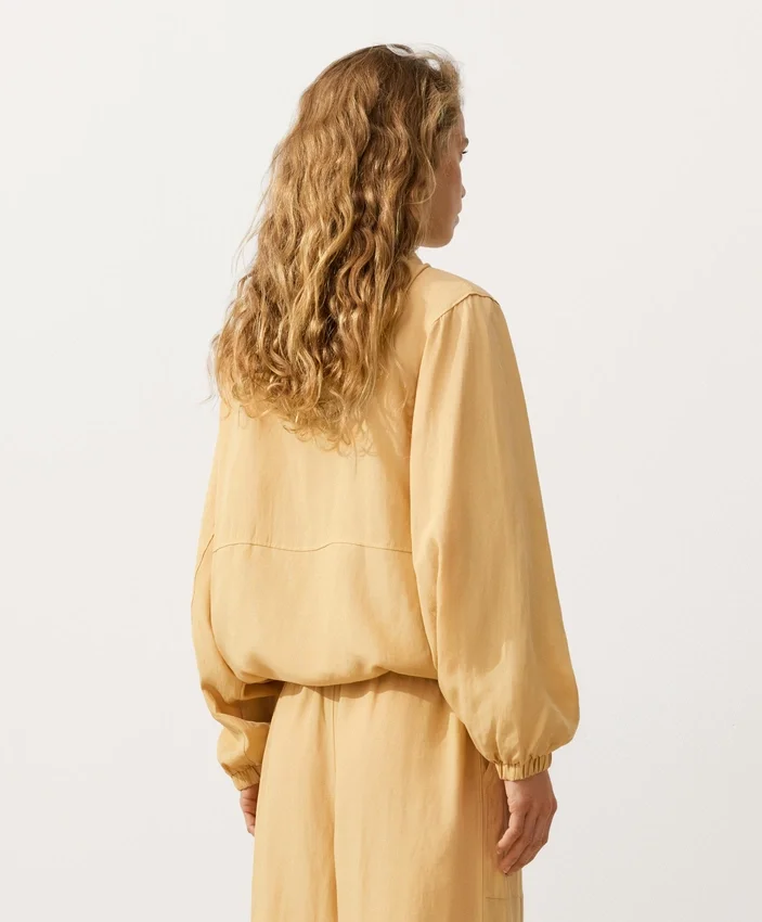 Sweatshirt mit halbem Reissverschluss, Fronttasche, aus einer Mischung aus Lyocell und 24 % Leinen Sweatshirt mit halbem Reissverschluss, Fronttasche, aus einer Mischung aus Lyocell und 24 % Leinen