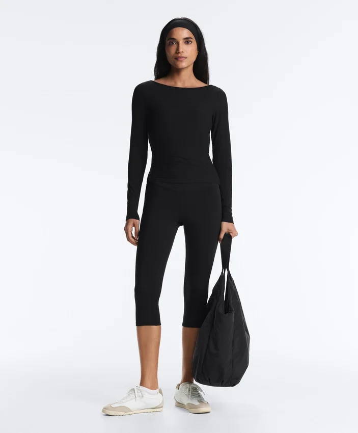 T-Shirt aus Modal-Mischgewebe mit geripptem U-Ausschnitt T-Shirt aus Modal-Mischgewebe mit geripptem U-Ausschnitt