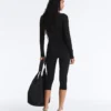 T-Shirt aus Modal-Mischgewebe mit geripptem U-Ausschnitt T-Shirt aus Modal-Mischgewebe mit geripptem U-Ausschnitt