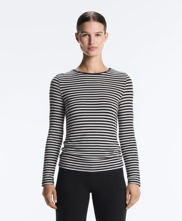 Tailliertes gestreiftes Langarm-T-Shirt Tailliertes gestreiftes Langarm-T-Shirt