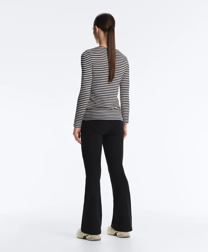Tailliertes gestreiftes Langarm-T-Shirt Tailliertes gestreiftes Langarm-T-Shirt