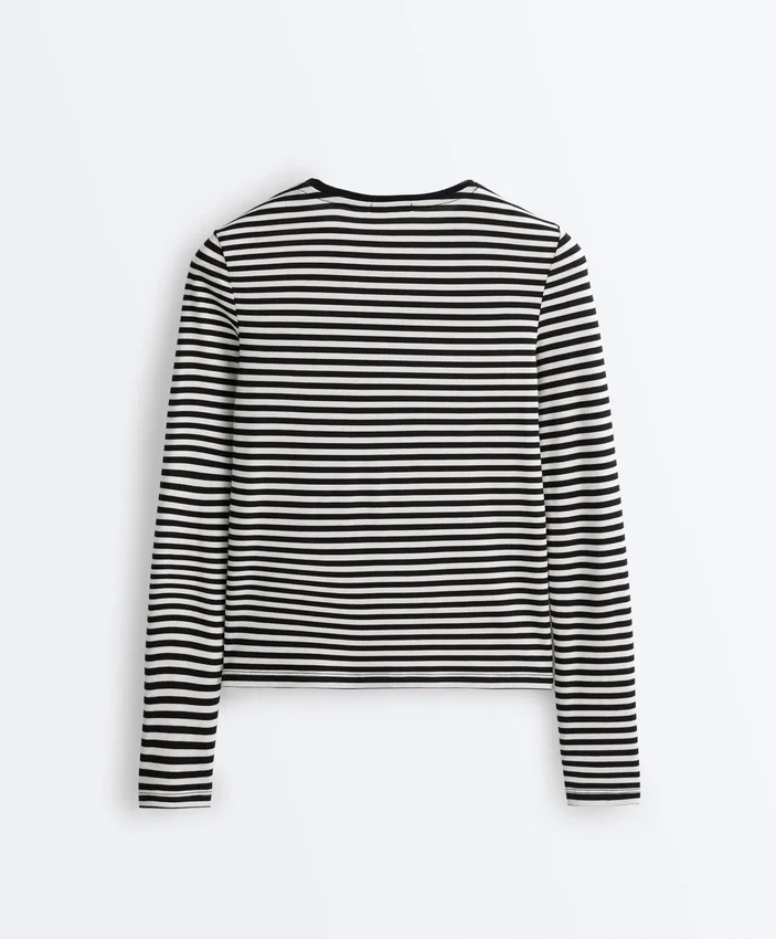 Tailliertes gestreiftes Langarm-T-Shirt Tailliertes gestreiftes Langarm-T-Shirt