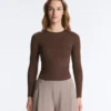 Tailliertes Langarm-T-Shirt aus Baumwoll-Modal-Rippstoff Tailliertes Langarm-T-Shirt aus Baumwoll-Modal-Rippstoff