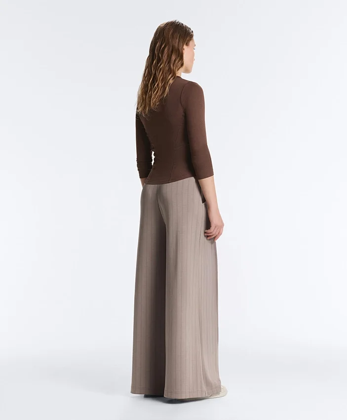Tailliertes Langarm-T-Shirt aus Baumwoll-Modal-Rippstoff Tailliertes Langarm-T-Shirt aus Baumwoll-Modal-Rippstoff