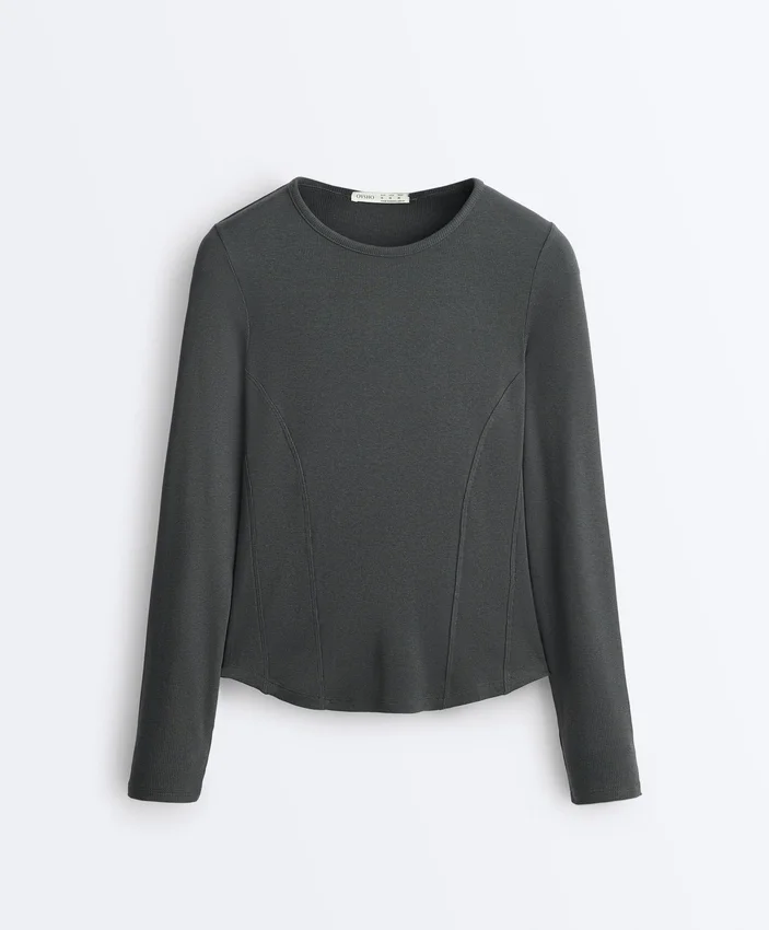 Tailliertes Langarm-T-Shirt aus Baumwoll-Modal-Rippstoff Tailliertes Langarm-T-Shirt aus Baumwoll-Modal-Rippstoff