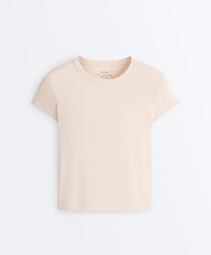 Tailliertes T-Shirt mit kurzen Ärmeln aus Modal-Rippstrick-Shorts Tailliertes T-Shirt mit kurzen Ärmeln aus Modal-Rippstrick-Shorts