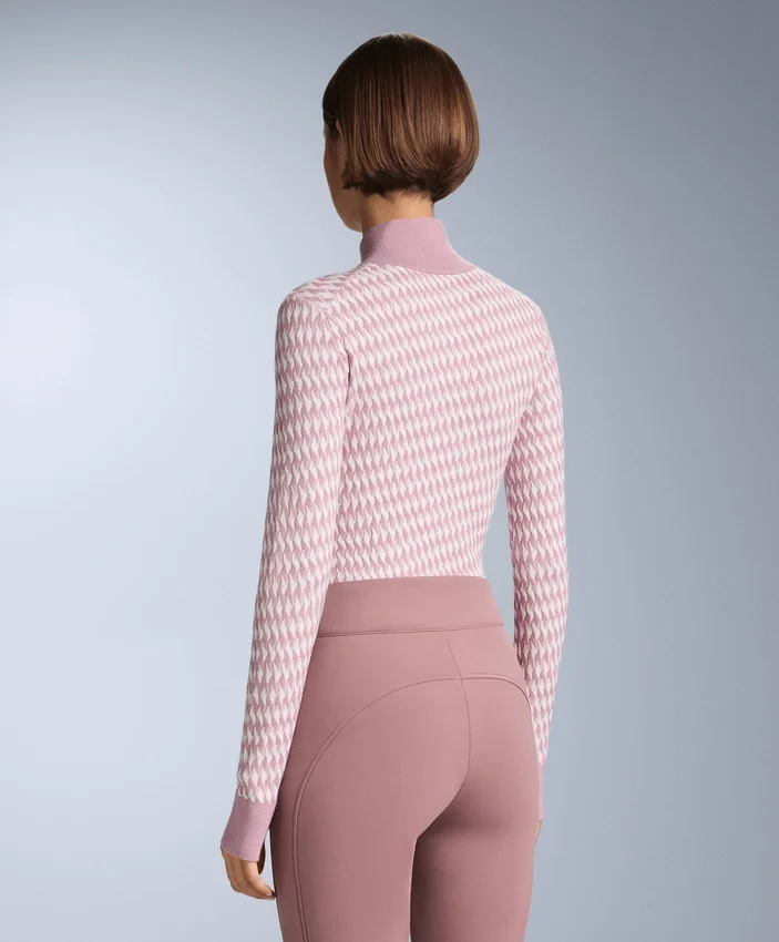 Thermounterhemd aus geometrischem Jacquard-Strick als Oberteil Thermounterhemd aus geometrischem Jacquard-Strick als Oberteil