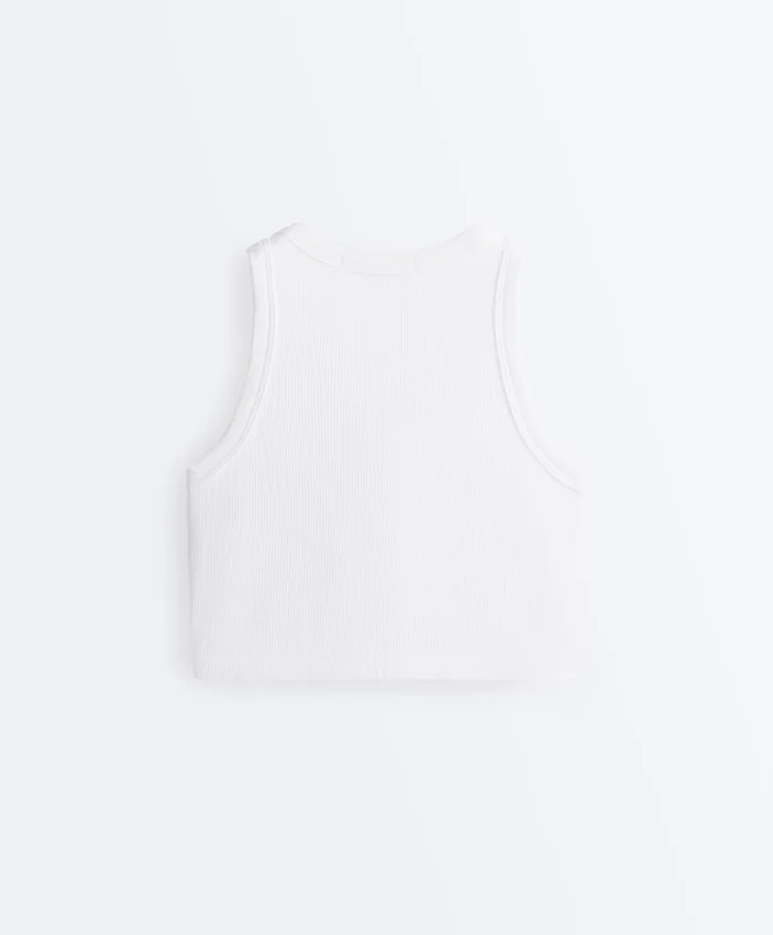 Tops aus Modal-Mischgewebe mit Cups Tops aus Modal-Mischgewebe mit Cups