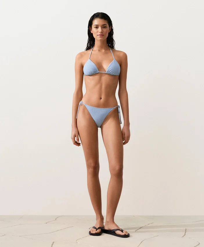 Triangel-Bikini mit strukturierten Streifen Triangel-Bikini mit strukturierten Streifen