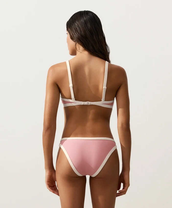 Triangel-Bikinioberteil mit Kontrastbesatz Triangel-Bikinioberteil mit Kontrastbesatz