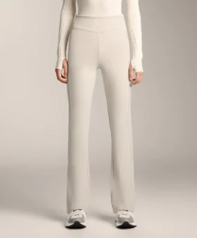 Warme Flare-Hose mit hoher Leibhöhe und Taschen Warme Flare-Hose mit hoher Leibhöhe und Taschen