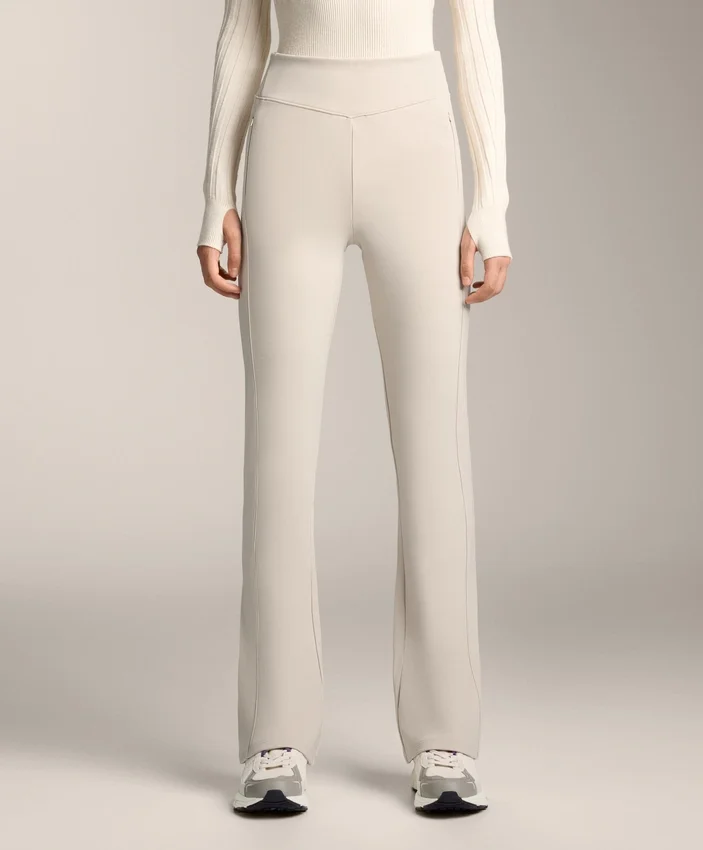 Warme Flare-Hose mit hoher Leibhöhe und Taschen Warme Flare-Hose mit hoher Leibhöhe und Taschen