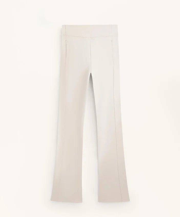 Warme Flare-Hose mit hoher Leibhöhe und Taschen Warme Flare-Hose mit hoher Leibhöhe und Taschen
