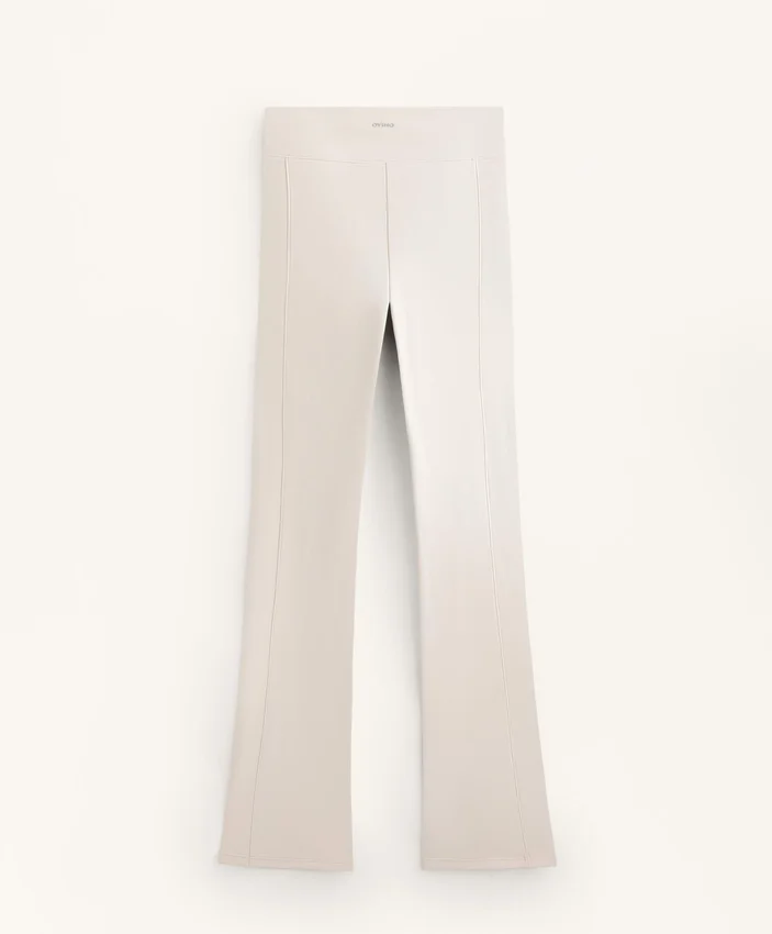 Warme Flare-Hose mit hoher Leibhöhe und Taschen Warme Flare-Hose mit hoher Leibhöhe und Taschen