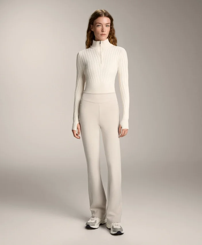Warme Flare-Hose mit hoher Leibhöhe und Taschen Warme Flare-Hose mit hoher Leibhöhe und Taschen