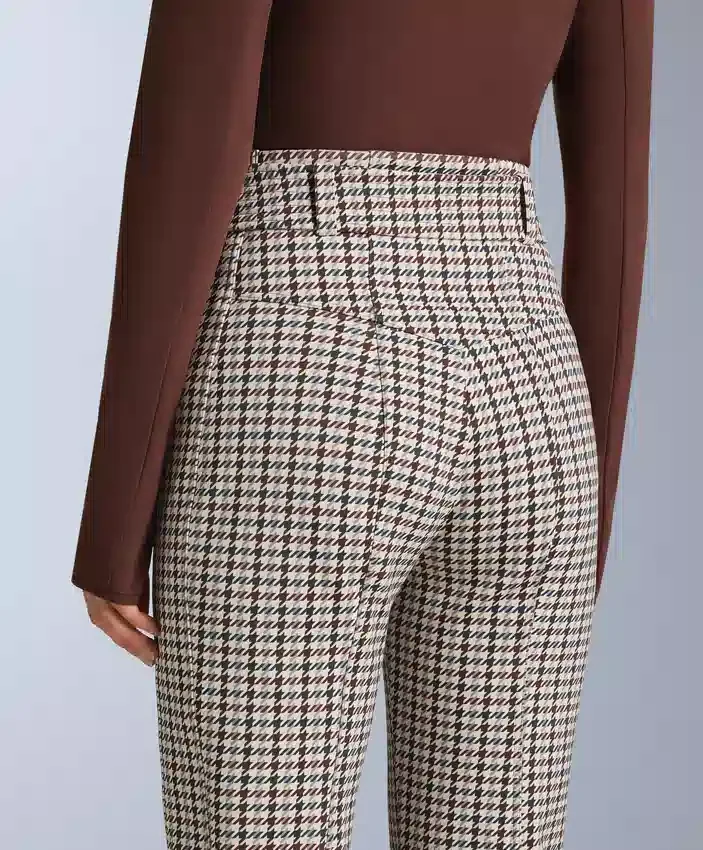Wasserabweisende, bedruckte, hoch geschnittene Stretch-Skihose mit ausgestelltem Bein Wasserabweisende, bedruckte, hoch geschnittene Stretch-Skihose mit ausgestelltem Bein