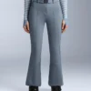 Wasserabweisende, hoch geschnittene Stretch-Skihose mit ausgestelltem Bein Wasserabweisende, hoch geschnittene Stretch-Skihose mit ausgestelltem Bein
