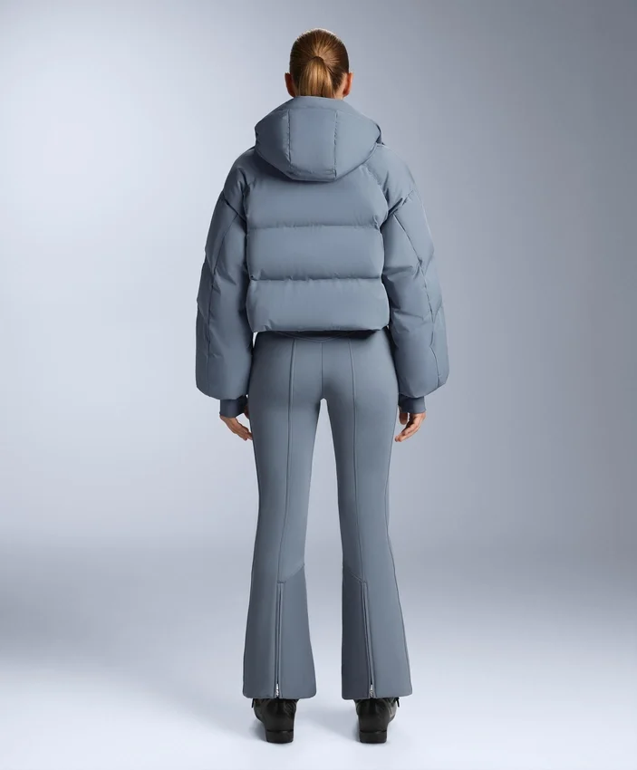 Wasserabweisende, hoch geschnittene Stretch-Skihose mit ausgestelltem Bein Wasserabweisende, hoch geschnittene Stretch-Skihose mit ausgestelltem Bein