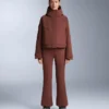Wasserabweisende, hoch geschnittene Stretch-Skihose mit ausgestelltem Bein Wasserabweisende, hoch geschnittene Stretch-Skihose mit ausgestelltem Bein