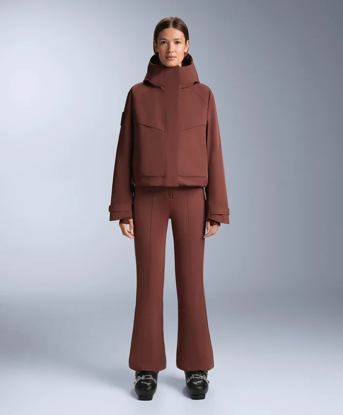 Wasserabweisende, hoch geschnittene Stretch-Skihose mit ausgestelltem Bein Wasserabweisende, hoch geschnittene Stretch-Skihose mit ausgestelltem Bein