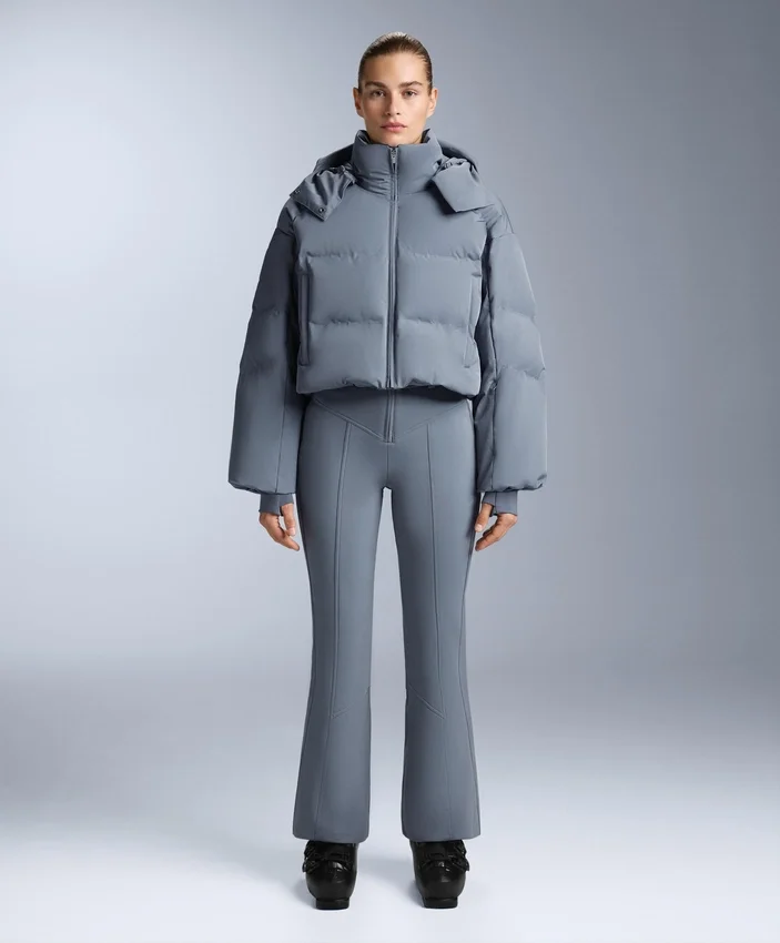 Wasserabweisende, hoch geschnittene Stretch-Skihose mit ausgestelltem Bein Wasserabweisende, hoch geschnittene Stretch-Skihose mit ausgestelltem Bein