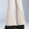 Wasserabweisende, hoch geschnittene Stretch-Skihose mit ausgestelltem Bein Wasserabweisende, hoch geschnittene Stretch-Skihose mit ausgestelltem Bein