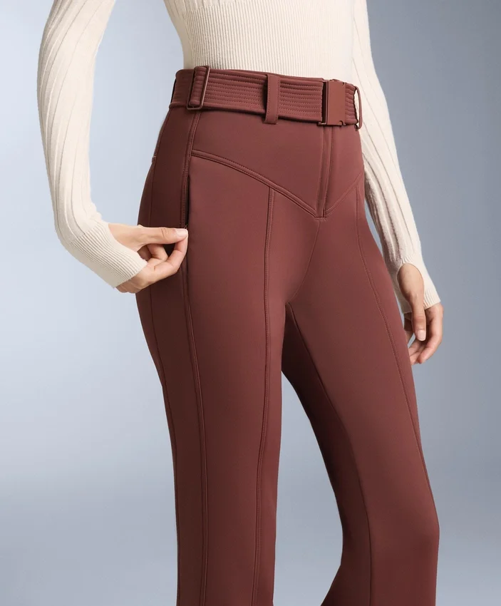 Wasserabweisende, hoch geschnittene Stretch-Skihose mit ausgestelltem Bein Wasserabweisende, hoch geschnittene Stretch-Skihose mit ausgestelltem Bein