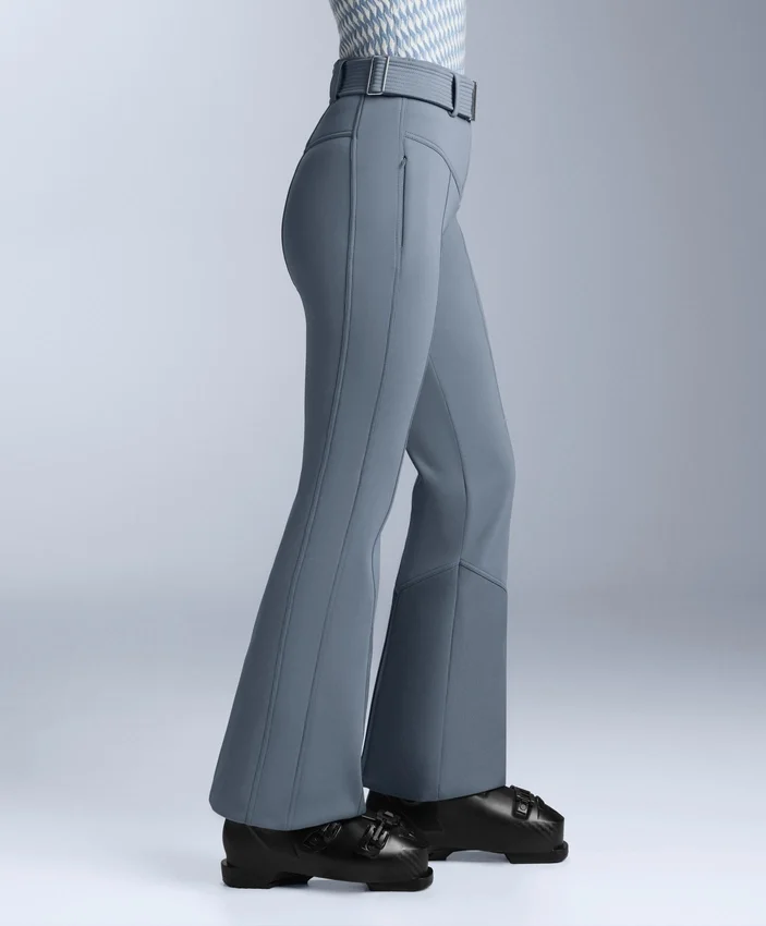 Wasserabweisende, hoch geschnittene Stretch-Skihose mit ausgestelltem Bein Wasserabweisende, hoch geschnittene Stretch-Skihose mit ausgestelltem Bein