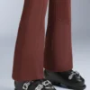 Wasserabweisende, hoch geschnittene Stretch-Skihose mit ausgestelltem Bein Wasserabweisende, hoch geschnittene Stretch-Skihose mit ausgestelltem Bein