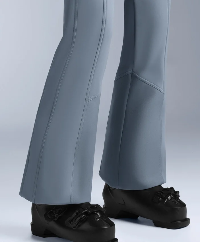 Wasserabweisende, hoch geschnittene Stretch-Skihose mit ausgestelltem Bein Wasserabweisende, hoch geschnittene Stretch-Skihose mit ausgestelltem Bein