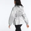 Wasserabweisende Jacke mit Metallic-Effekt Wasserabweisende Jacke mit Metallic-Effekt