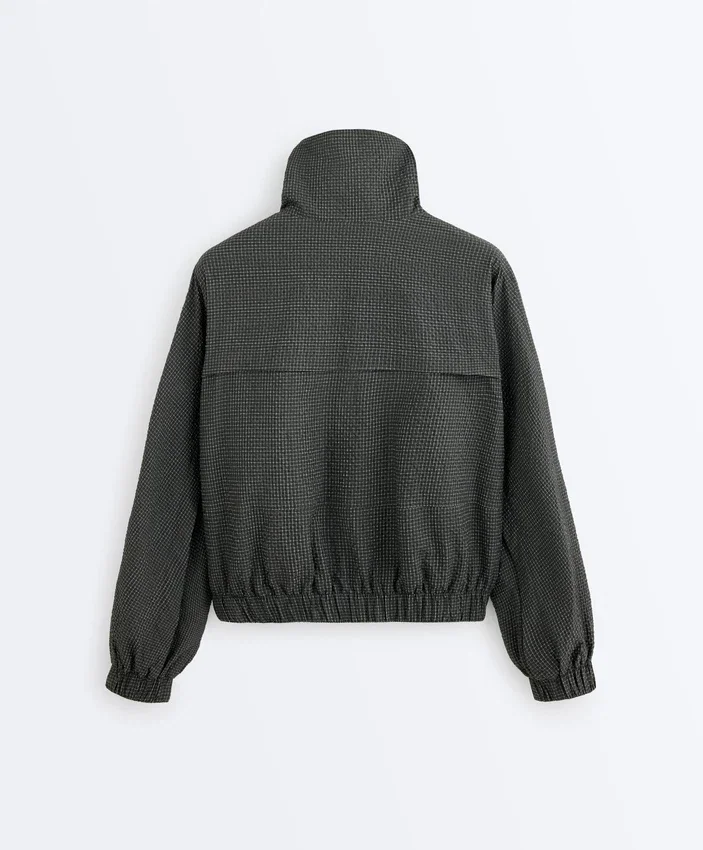 Wasserabweisende Nylon-Jacke im Karomuster Wasserabweisende Nylon-Jacke im Karomuster