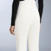 Wasserabweisende Ski-Latzhose mit ausgestelltem Bein Wasserabweisende Ski-Latzhose mit ausgestelltem Bein
