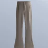 Wasserabweisende Stretch-Skihose mit ausgestelltem Bein Wasserabweisende Stretch-Skihose mit ausgestelltem Bein