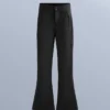 Wasserabweisende Stretch-Skihose mit ausgestelltem Bein Wasserabweisende Stretch-Skihose mit ausgestelltem Bein