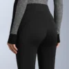 Wasserabweisende Stretch-Skihose mit ausgestelltem Bein Wasserabweisende Stretch-Skihose mit ausgestelltem Bein