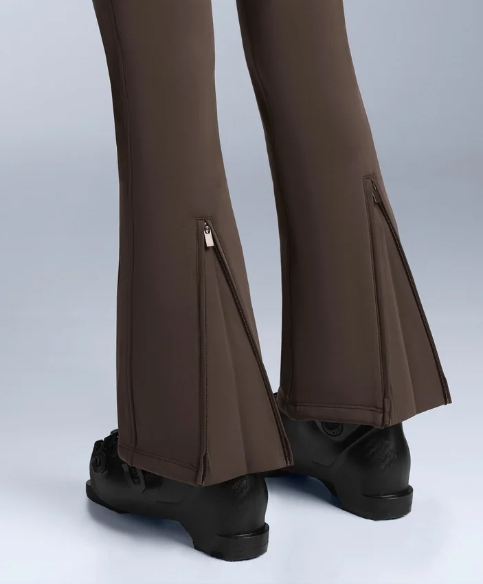 Wasserabweisende Stretch-Skihose mit ausgestelltem Bein Wasserabweisende Stretch-Skihose mit ausgestelltem Bein