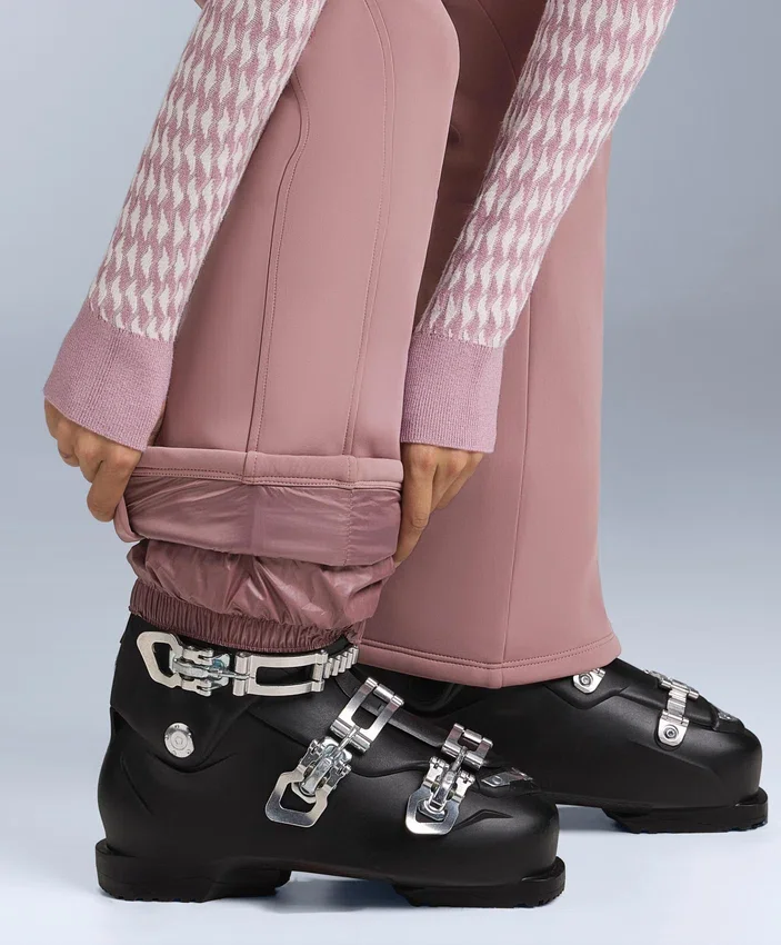 Wasserabweisende Stretch-Skihose mit ausgestelltem Bein Wasserabweisende Stretch-Skihose mit ausgestelltem Bein