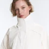 Wasserabweisende Trainingsjacke mit hohem Kragen Wasserabweisende Trainingsjacke mit hohem Kragen