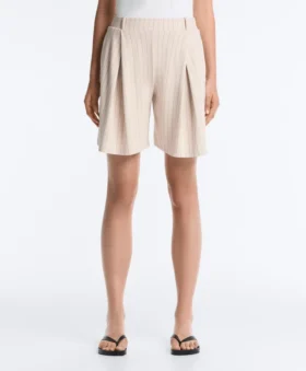 Weit geschnittene, gestreifte Bermudashorts mit Falten